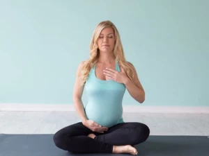 Préparez le corps et l’esprit à la venue de bébé avec du yoga Prenatal et Postnatal