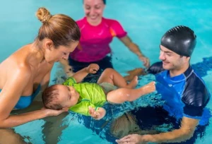 Bébé nageur: Plaisirs d'eau pour parents et enfants